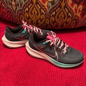 Nike Zoom Women's Green and Pink Athletic Shoes